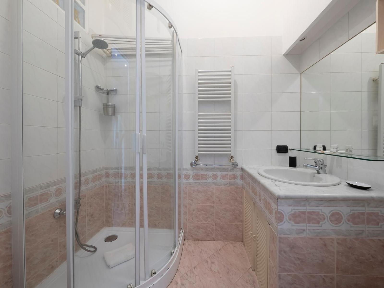 Xenia Apartments - Colorful Apartment In Fiera Area 밀라노 외부 사진